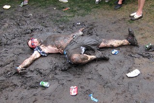 Lollapalooza - Dude dancing in the mud at Theophilus London