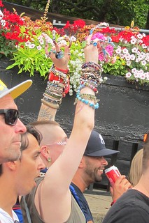 Lollapalooza - Try to find where this girl's fingernails stop and flowers start