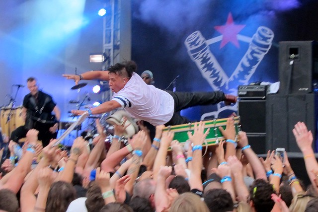 Stage divin with a drum