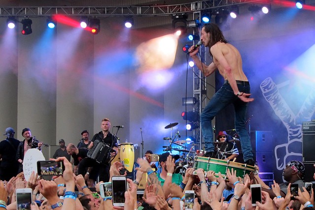 Just standin here, singin and crowd surfin on this drum