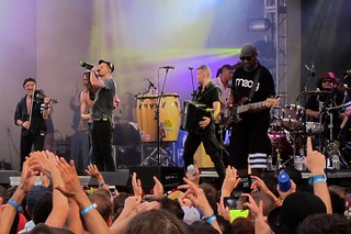 Lollapalooza - Chuggin wine, playin musics