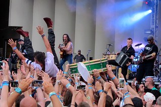 Lollapalooza - Crowd surfin with the drum