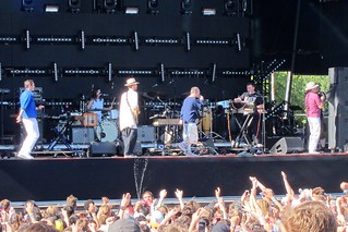 Lollapalooza - I gotta get me some of those silver shorts