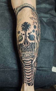 Tattoo - Skull shading halfway done