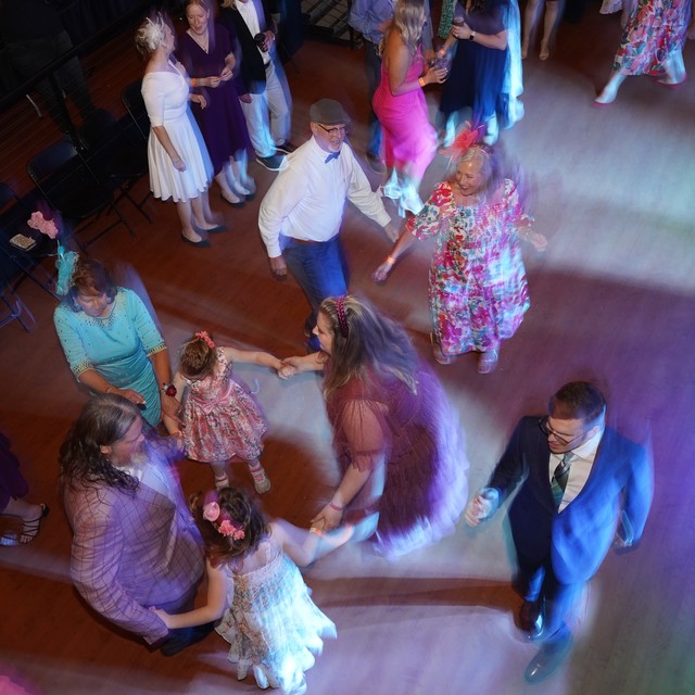 Skankin to live pop punk music at a wedding