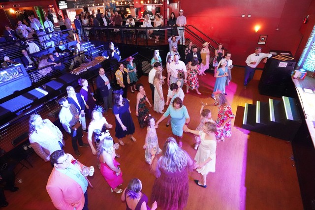 Shania Twain dance party