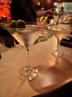 Drinks - Pre-dinner cocktail at the Tornado Room