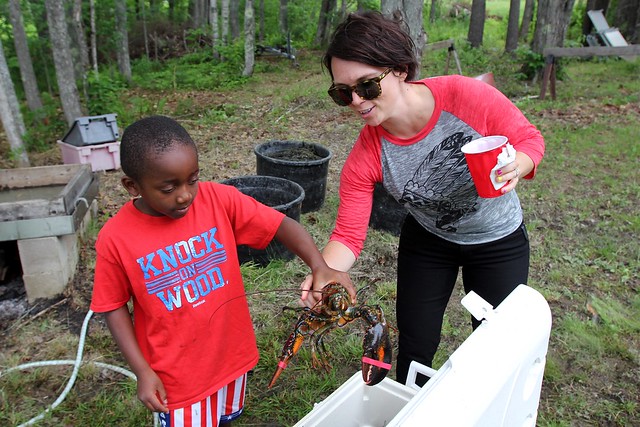 Kari shows Mo a lobster