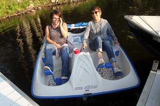 Kari! Ride the paddleboat with me!