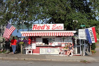 Red's Eats had a huge line every time we drove by it... but this time, it didn't... so we stopped to see what all the fuss was about