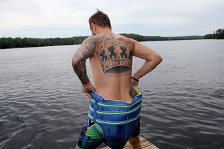 Tattoo - This is how you wear a life jacket to chill in a lake