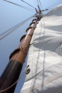 Sails bein set