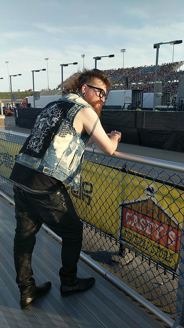 Harper, hangin backstage