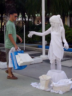 White Lady Street Performer on Lincoln