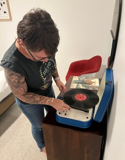 Thowin on some Bob Dylan at the AirBnB