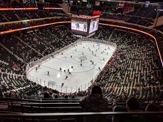 Hockey - Wild and Blackhawks warmin up
