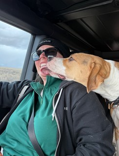 Durby is a lover in the car