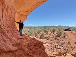 Jeff hangin in the arch