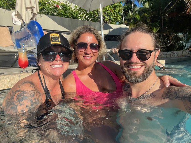 Coolin off with the girlies