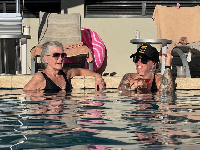 Terri and Kari chop it up