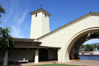 The signature Robert Mondavi arch and tower