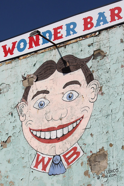 Wonder Bar Sign