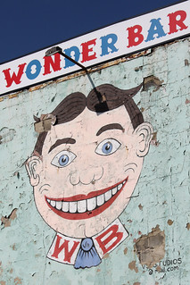 Art - Wonder Bar Sign