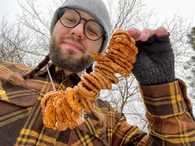 The Pretzel necklace