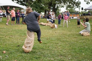 1-leg potato sack racin