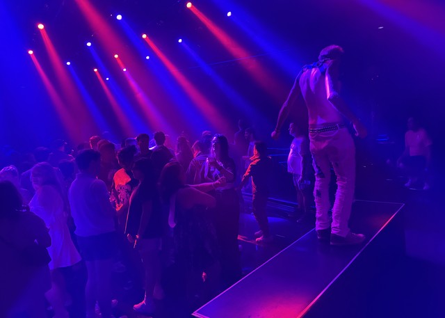 This dude was puttin on a show