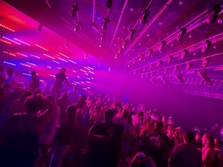 Travel - Dancin at the Max