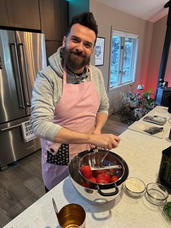 Cooking - Makin the pizza sauce!