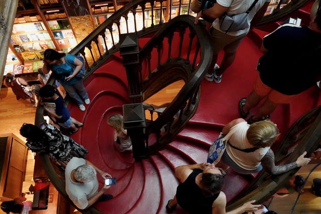 Some beautiful stairs at Livraria Lello