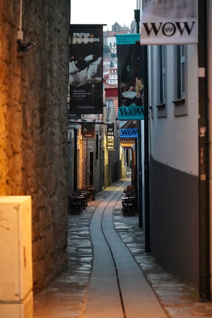 Pedestrian alleys