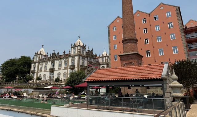 Grabbed a quick lunch in this palace before going on a boat tour