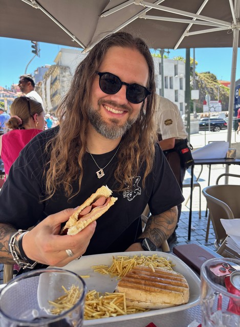 Portuguese hot dog time