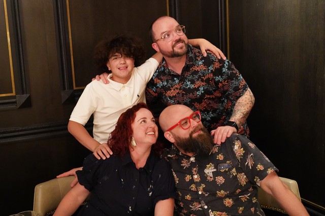 Look over there, kid!