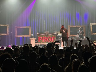 Shows - Grip asks if anyone in the crowd can rap