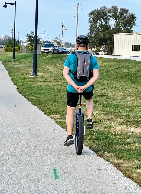 Forgot the bike lock keys at home. Had to run back. Saw this guy.