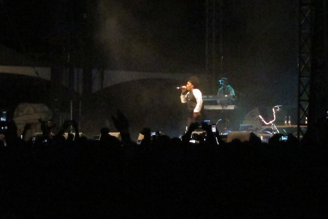 Holdin down the crowd while we wait for Snoop Dogg