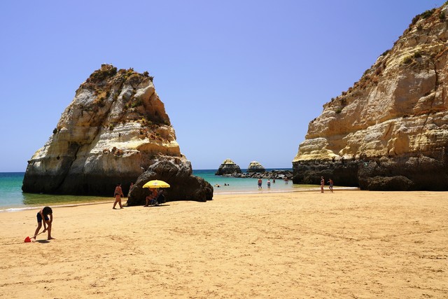 Rocks at Praia da Rocha