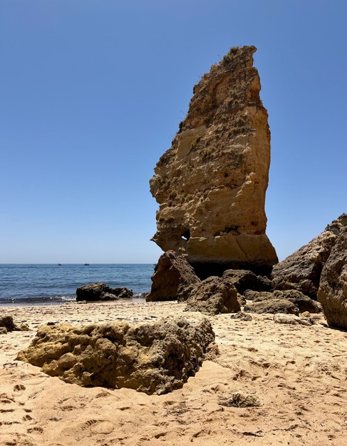 Big ol rock sticking outta Praia da Marinha
