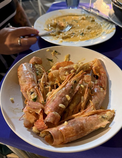 A big ol bowl of big ol prawn heads