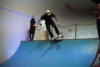 Skateboarding - Grinding that coping