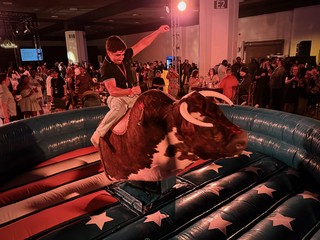 Travel - Raphael gettin it