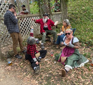 Teresa Reynolds - Snackin and talkin shit