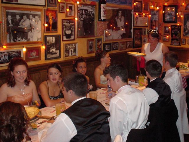 Kari delivering food