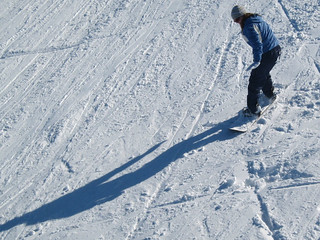 Snowboarding - Amy bombing the hill