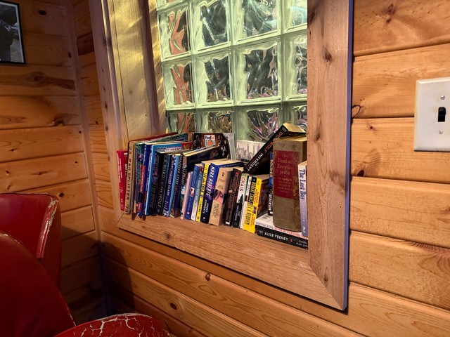 Park Ave Pub Library