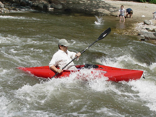 Kayaking - Hey kids, let's throw rocks at the kayakers!